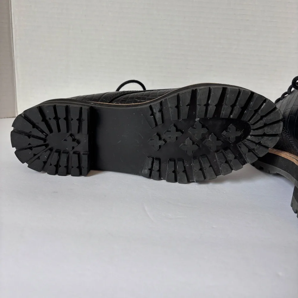 Steve Madden Women's Terri Derby Platform SZ 5.5 Black Crocodile Print Shoe